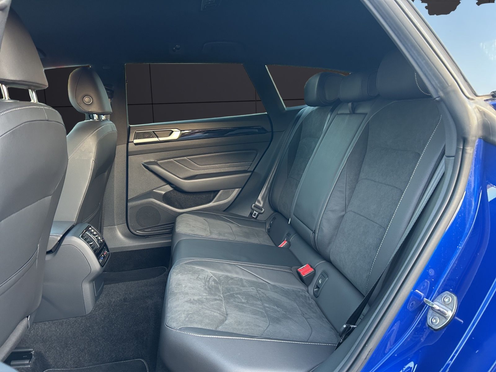 Fahrzeugabbildung Volkswagen Arteon SB TSI R-Line DSG LED Navi ACC PDC SH 20"