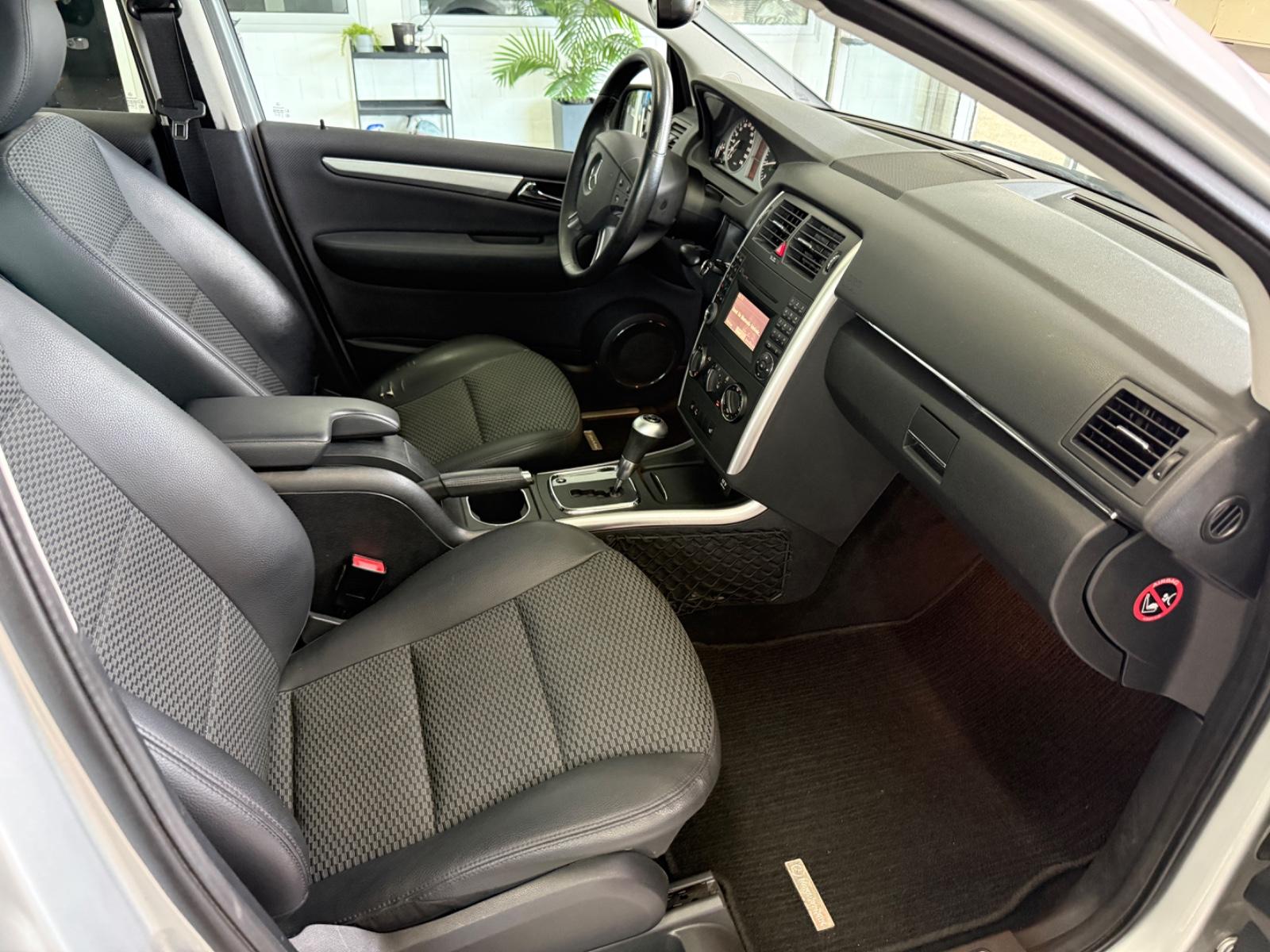 Mercedes-Benz B 200*SPORT*AUTOMATIK*SHZ*NAVI*AHK*TEMP*PARK-ASS