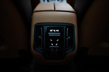 صورة مصغرة 15 لـ 2022 Aston Martin DBX
