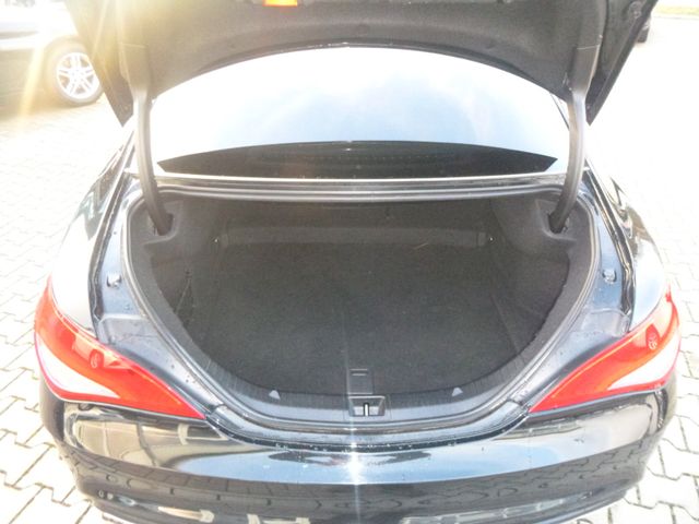 Fahrzeugabbildung Mercedes-Benz CLA 220 CDI Lim >AMG/AUT/KAM/LEDER/PDC/SHZ<