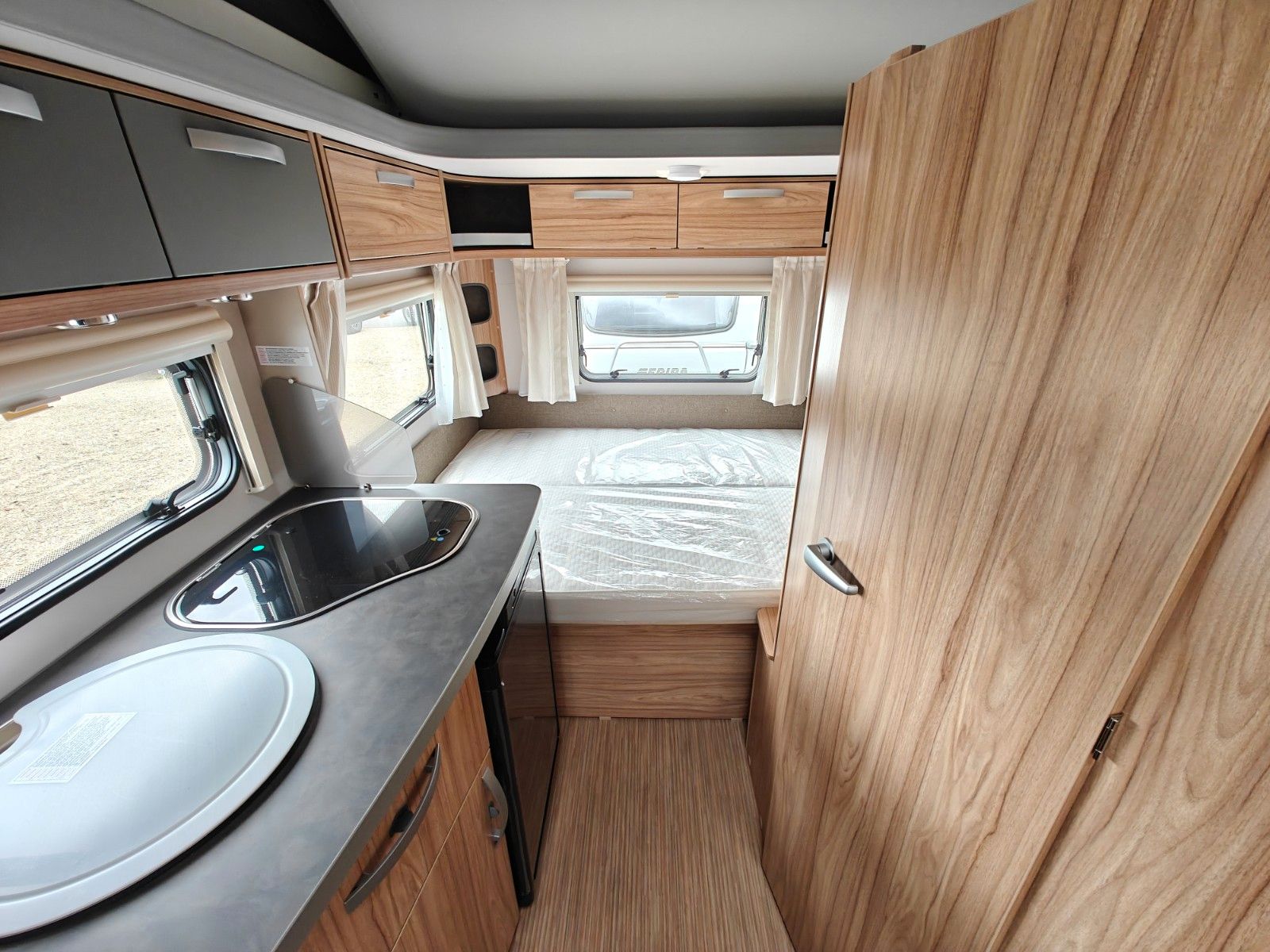 Fahrzeugabbildung HYMER / ERIBA / HYMERCAR Feeling 425 Schlafdach - JETZT 6.464€ SPAREN !!!