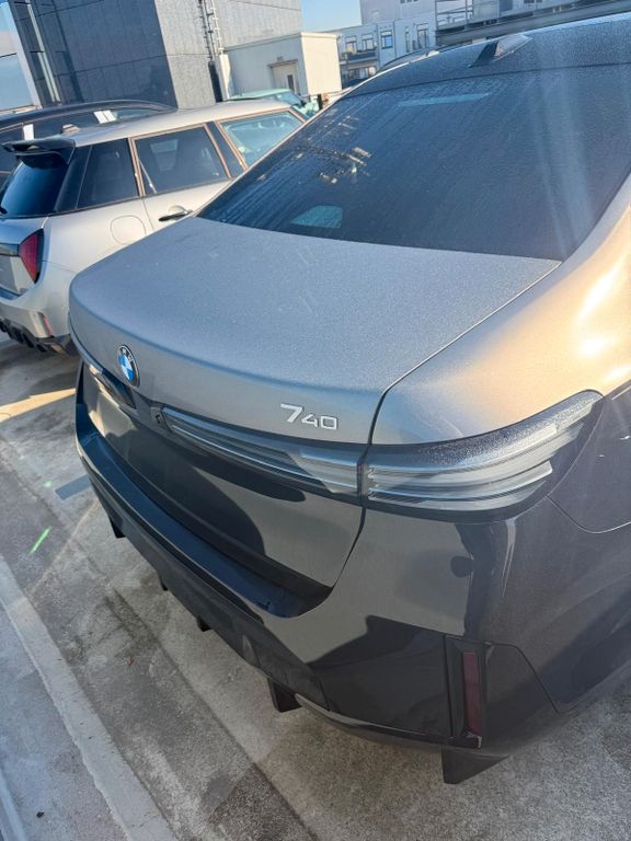 Image of BMW 740