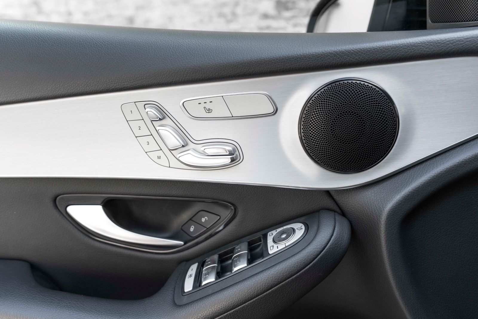 Fahrzeugabbildung Mercedes-Benz GLC 300 4MATIC LED 360° PANO TOTW NAV OFFROAD