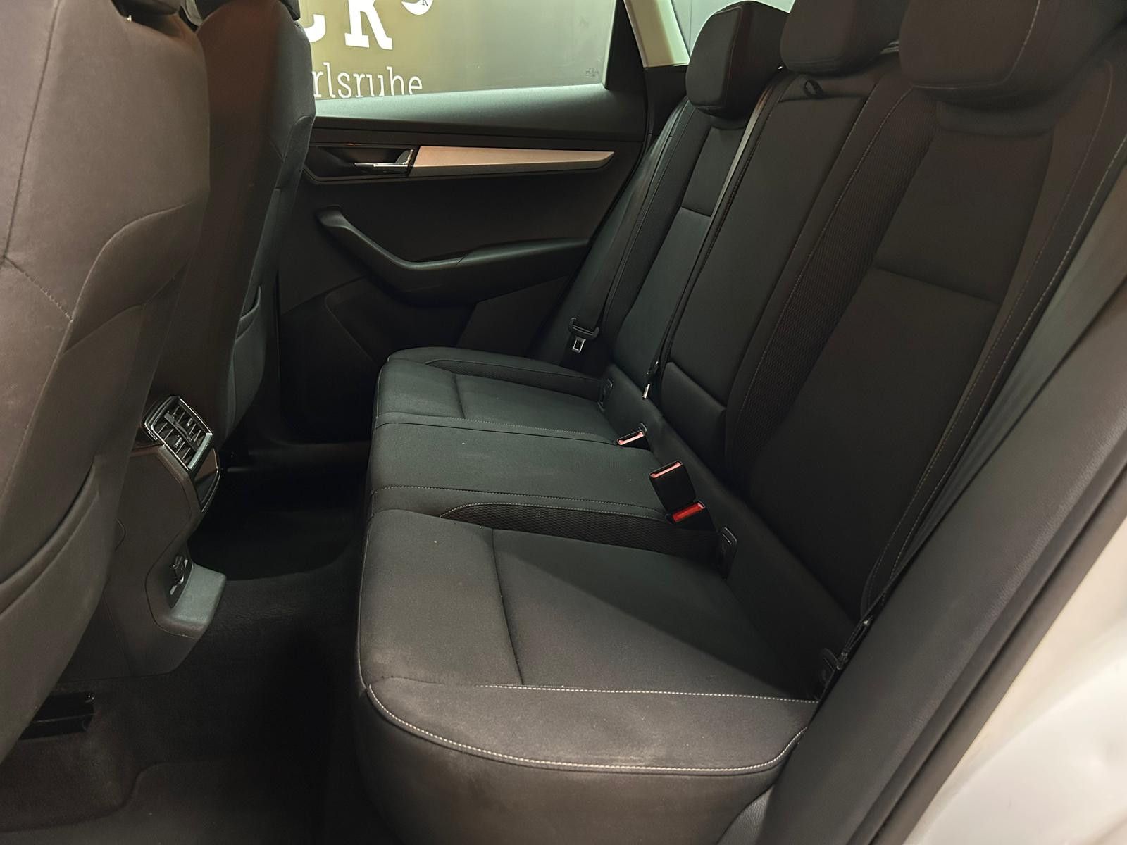Fahrzeugabbildung SKODA Karoq 1.5 TSI Ambit Sport DESIGN+VIRTU+KAM+LED+