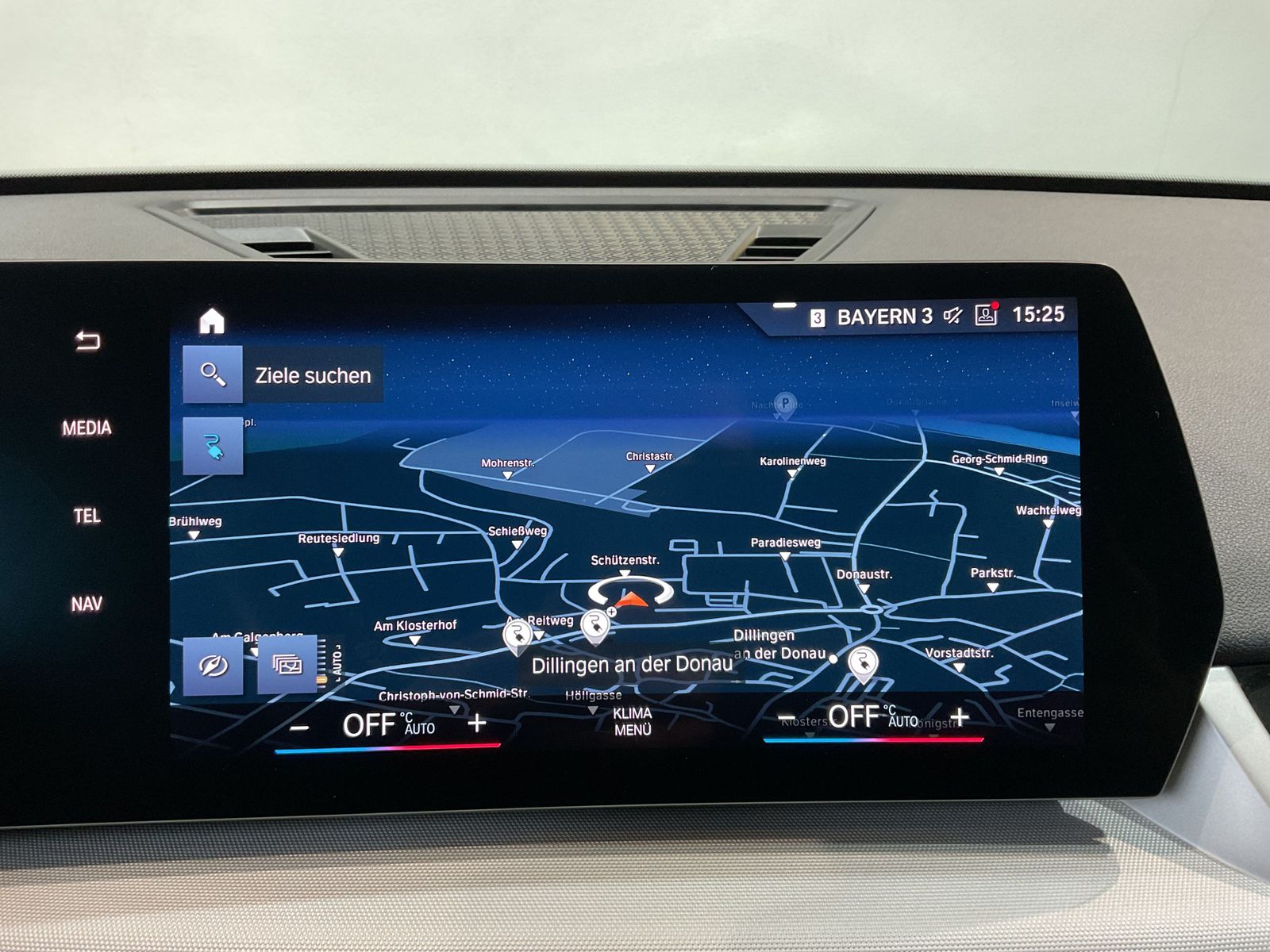 Fahrzeugabbildung BMW iX1 xDrive30 DAB Parkassistent AHK Shz