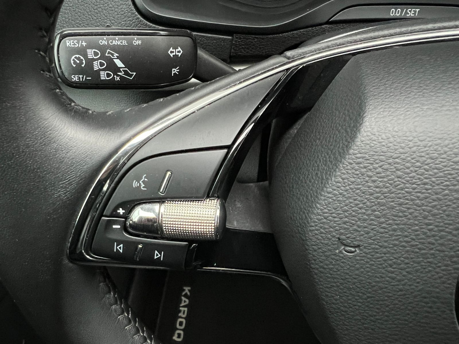 Fahrzeugabbildung SKODA Karoq Ambition 1.5 TSI *AHK, Climatronic, Sitzhz