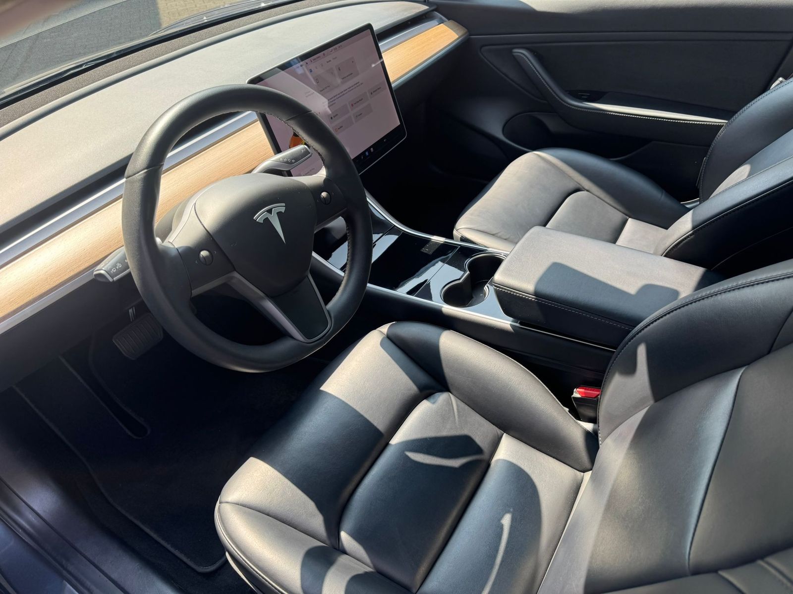 Fahrzeugabbildung Tesla Model 3 LR Dual AWD PANO+STDHZ+NAVI+LED+ACC+