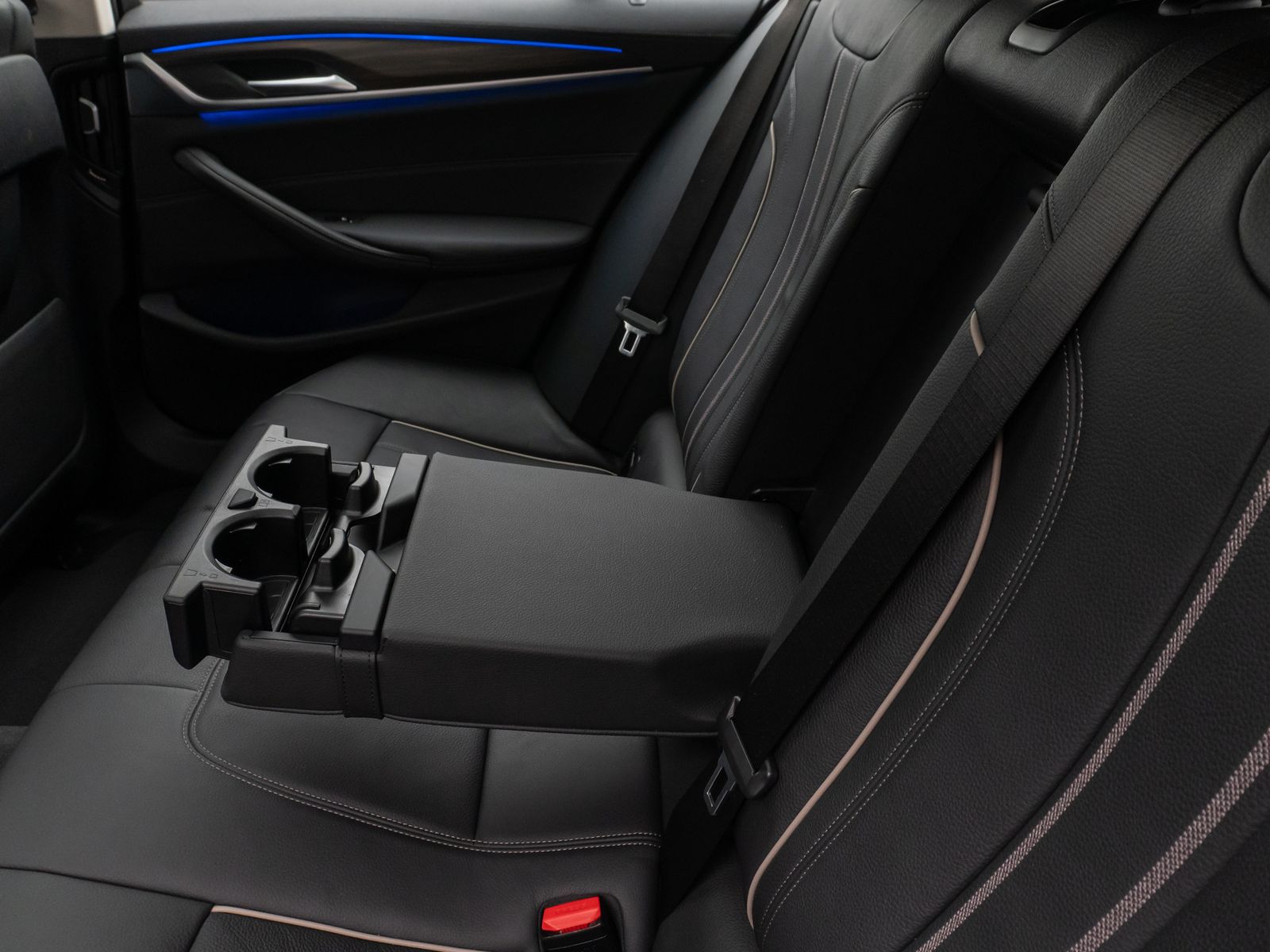 Fahrzeugabbildung BMW 530d Luxury Line Panorama Kamera DAB HiFi Alarm