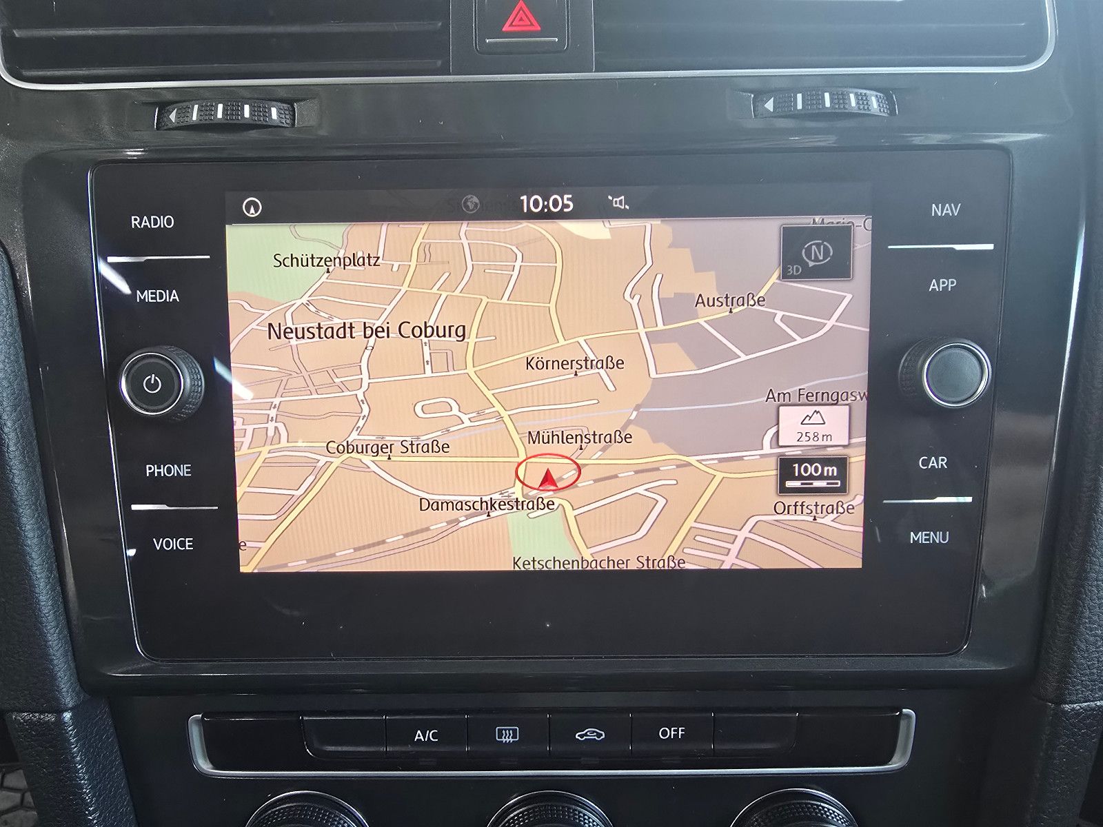 Fahrzeugabbildung Volkswagen Golf VII +Kamera+PDC+LED+Navi+Borbet Alu18``