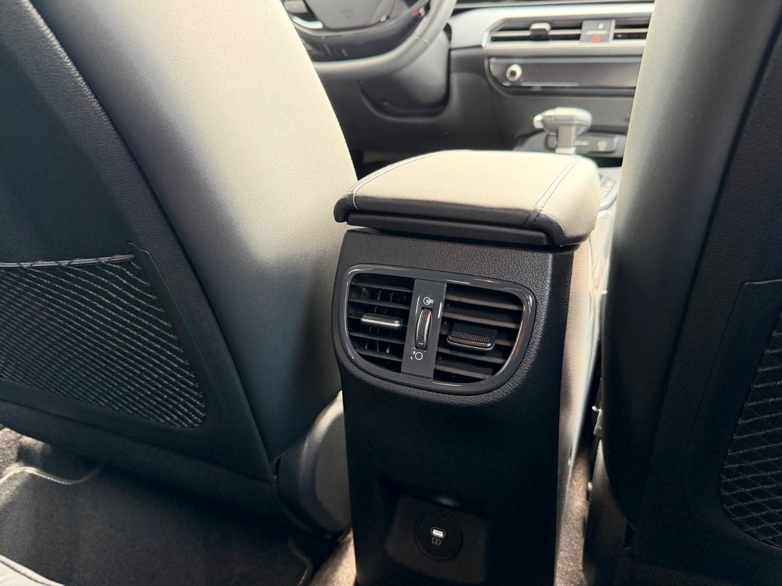 Fahrzeugabbildung Kia XCeed 1.6T 180 DCT SPIRIT SD SITZ ADV