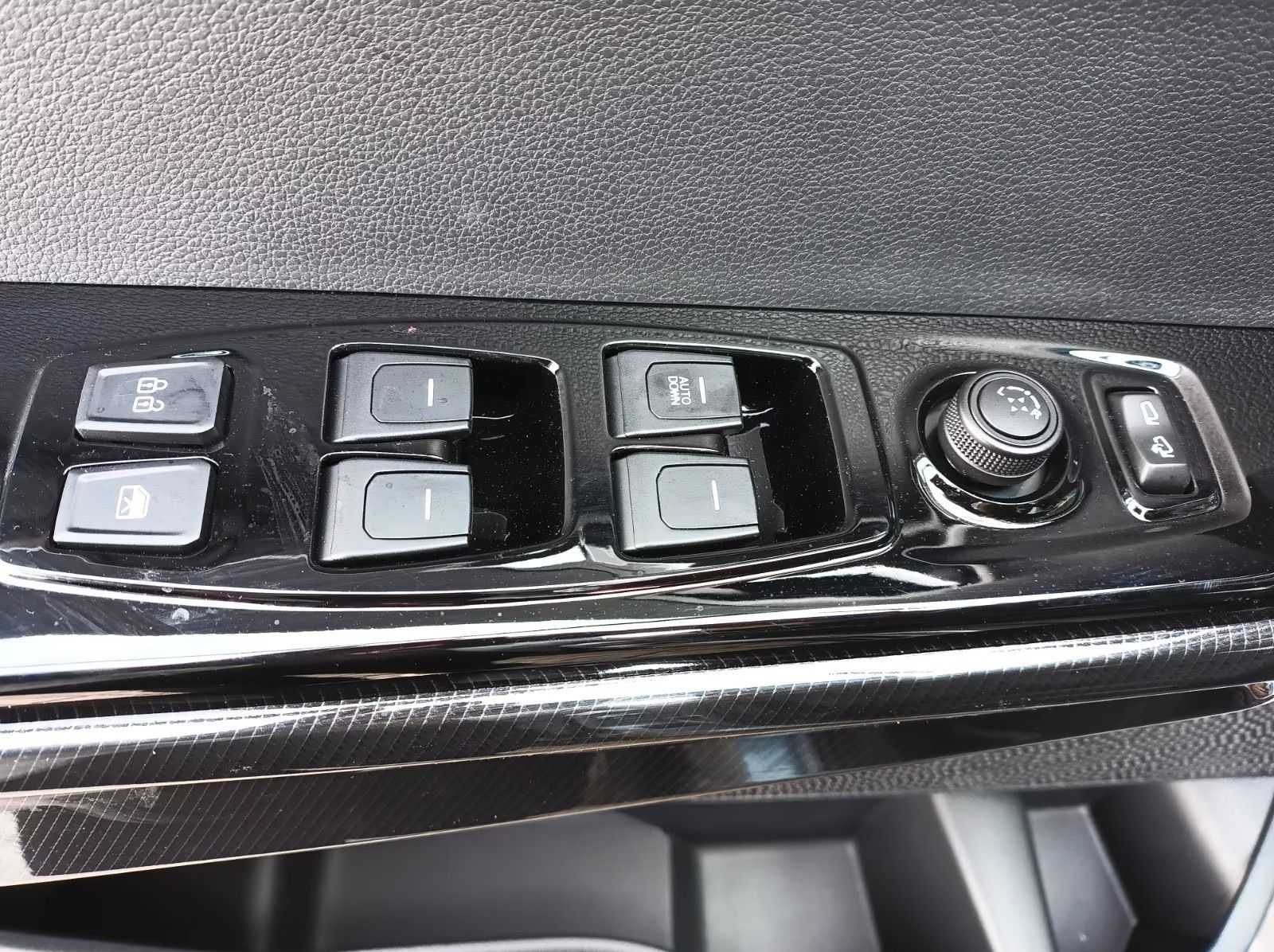 Fahrzeugabbildung KGM ACTYON+CORE+20ZOLL+SH VO+HI+AMBIENTE+KAMERA+++++