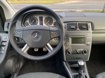 Fahrzeugabbildung Mercedes-Benz B 200 SportsTourer*Sitzheizung*PDC*Bluetooth*