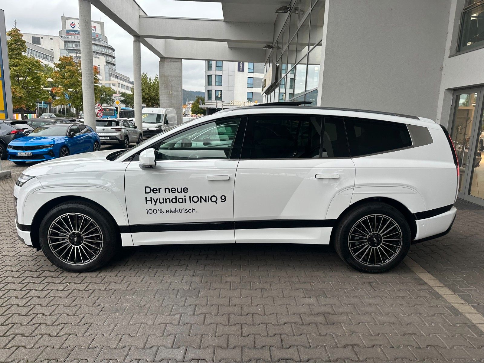 Fahrzeugabbildung Hyundai IONIQ 9 UNIQ 110kWh 360°/Bose/Leder!