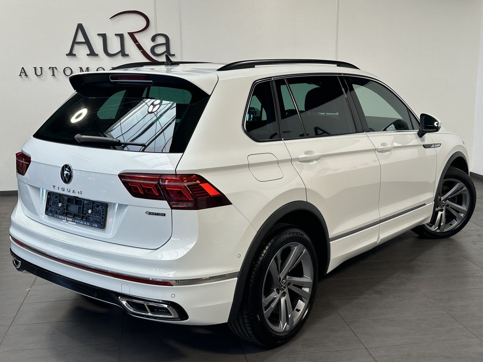 Fahrzeugabbildung Volkswagen Tiguan 2.0 TDI DSG 4M R-Line NAV+MATRIX+PANO+KAM