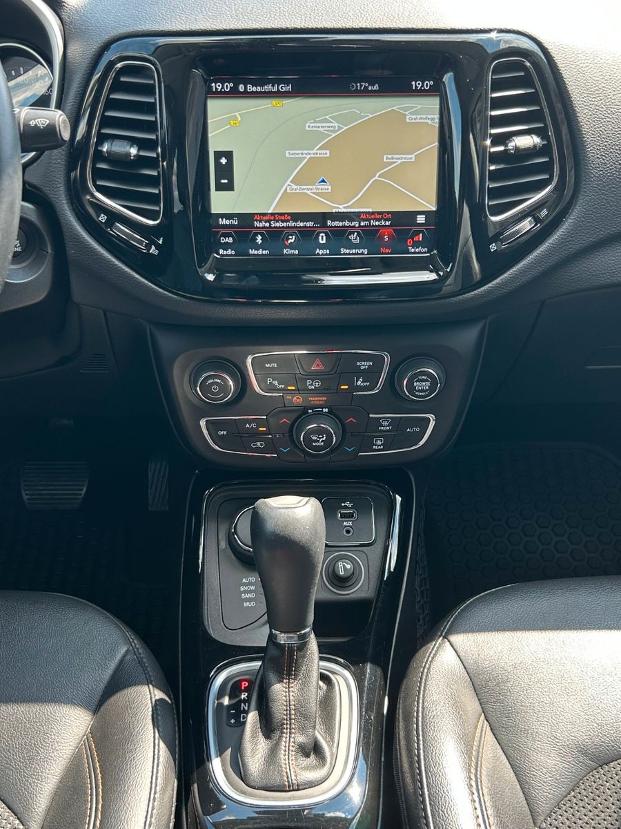 Fahrzeugabbildung Jeep Compass 1.4 Limited 4x4 Automatic Kamera beats