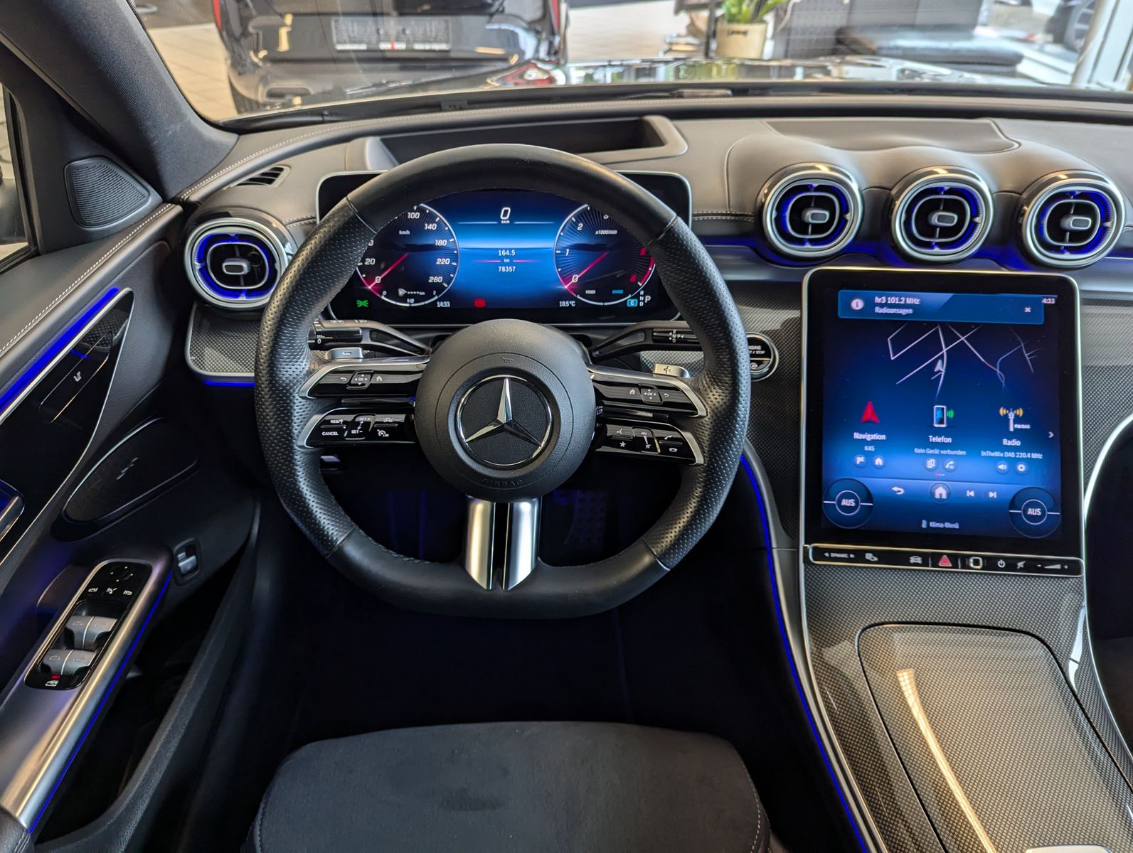 MERCEDES-BENZ C 200 d Limo AMG HUD Night Keyless Sport-Fahrwer - Image 17