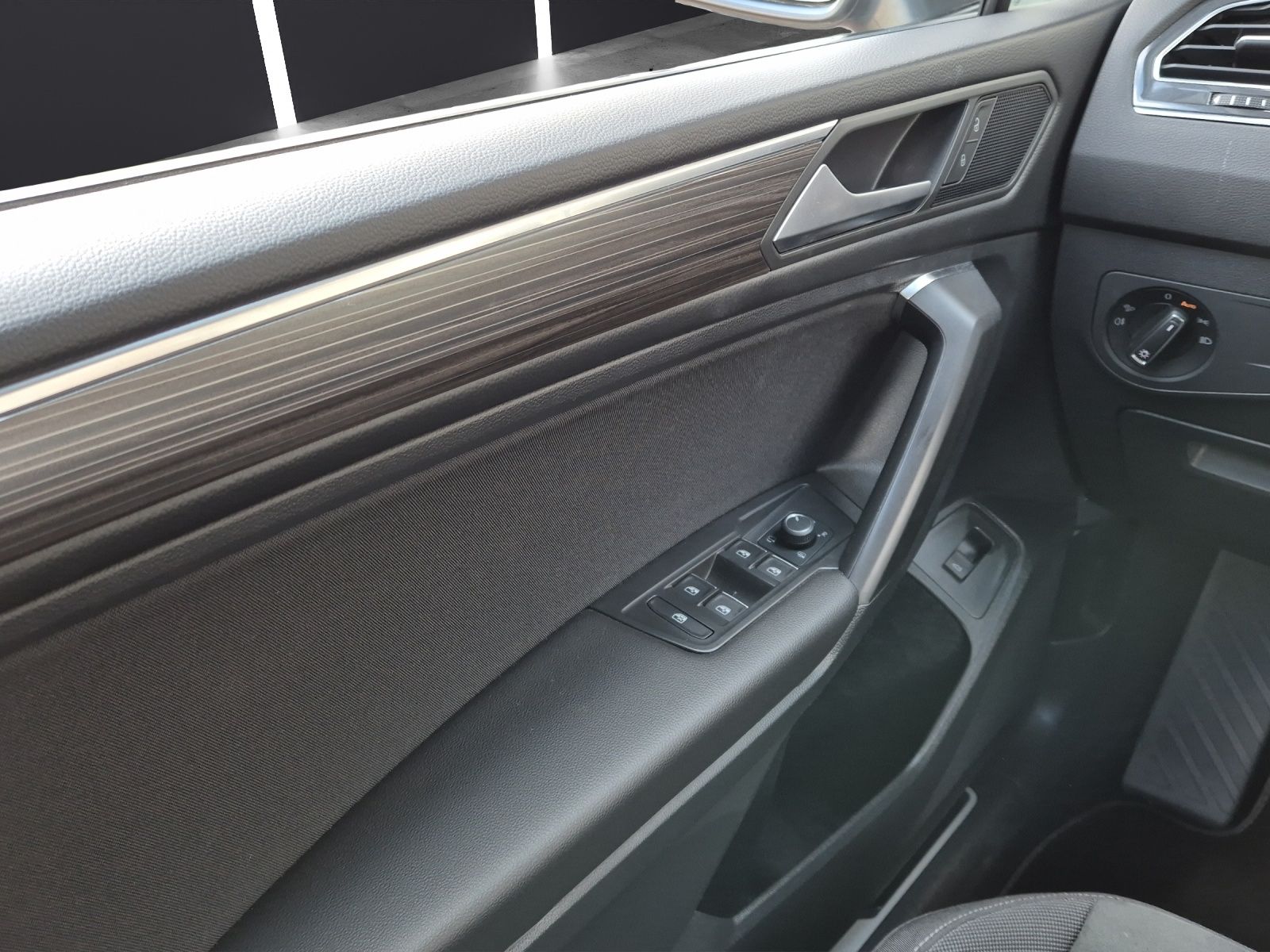 Fahrzeugabbildung Volkswagen Tiguan Allspace TSI Elegance DSG 4M Matrix Navi
