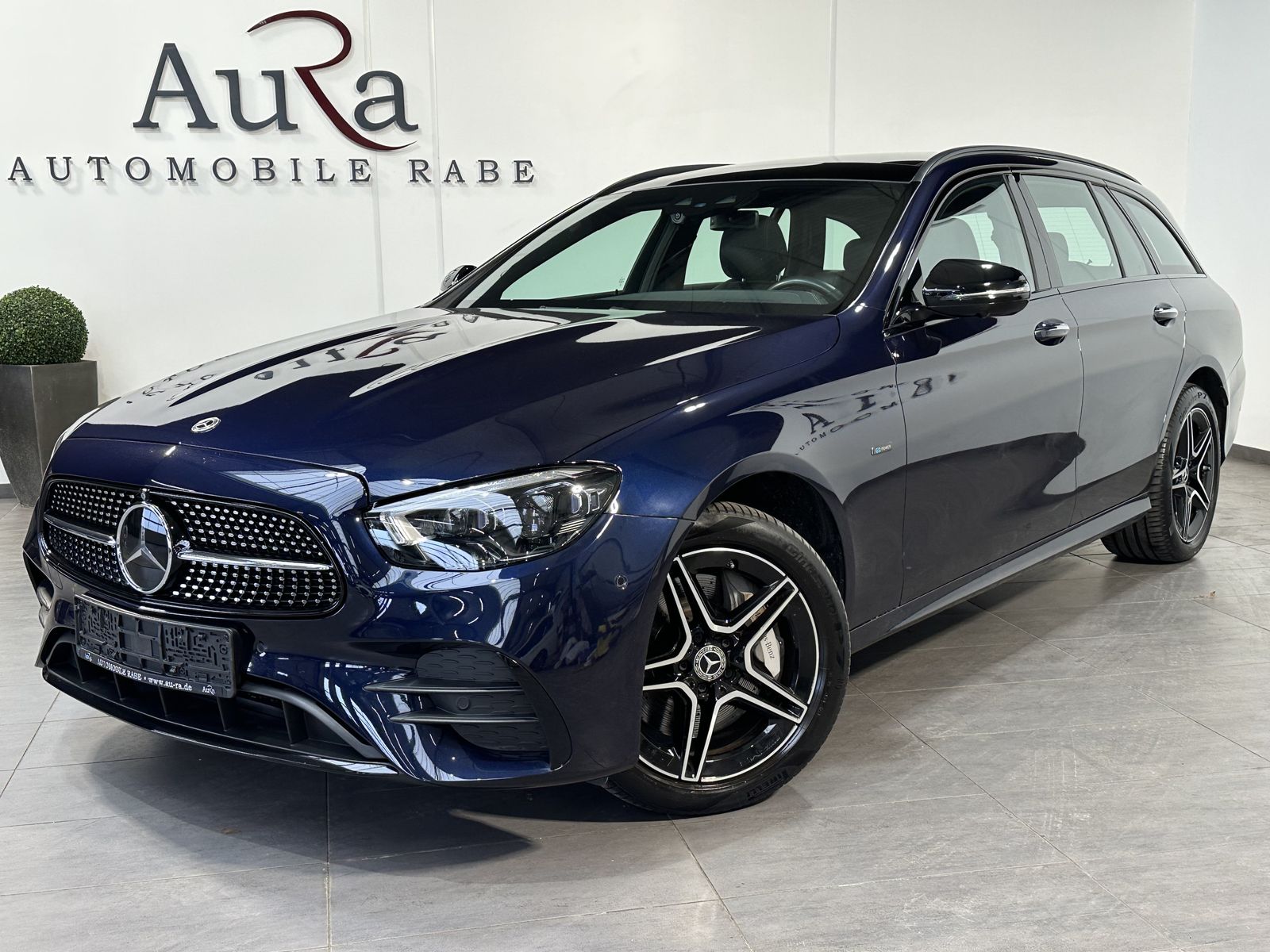 Fahrzeugabbildung Mercedes-Benz E 300de 4Matic AMG-Line NAV+LED+PANO+AHK+HEAD-UP