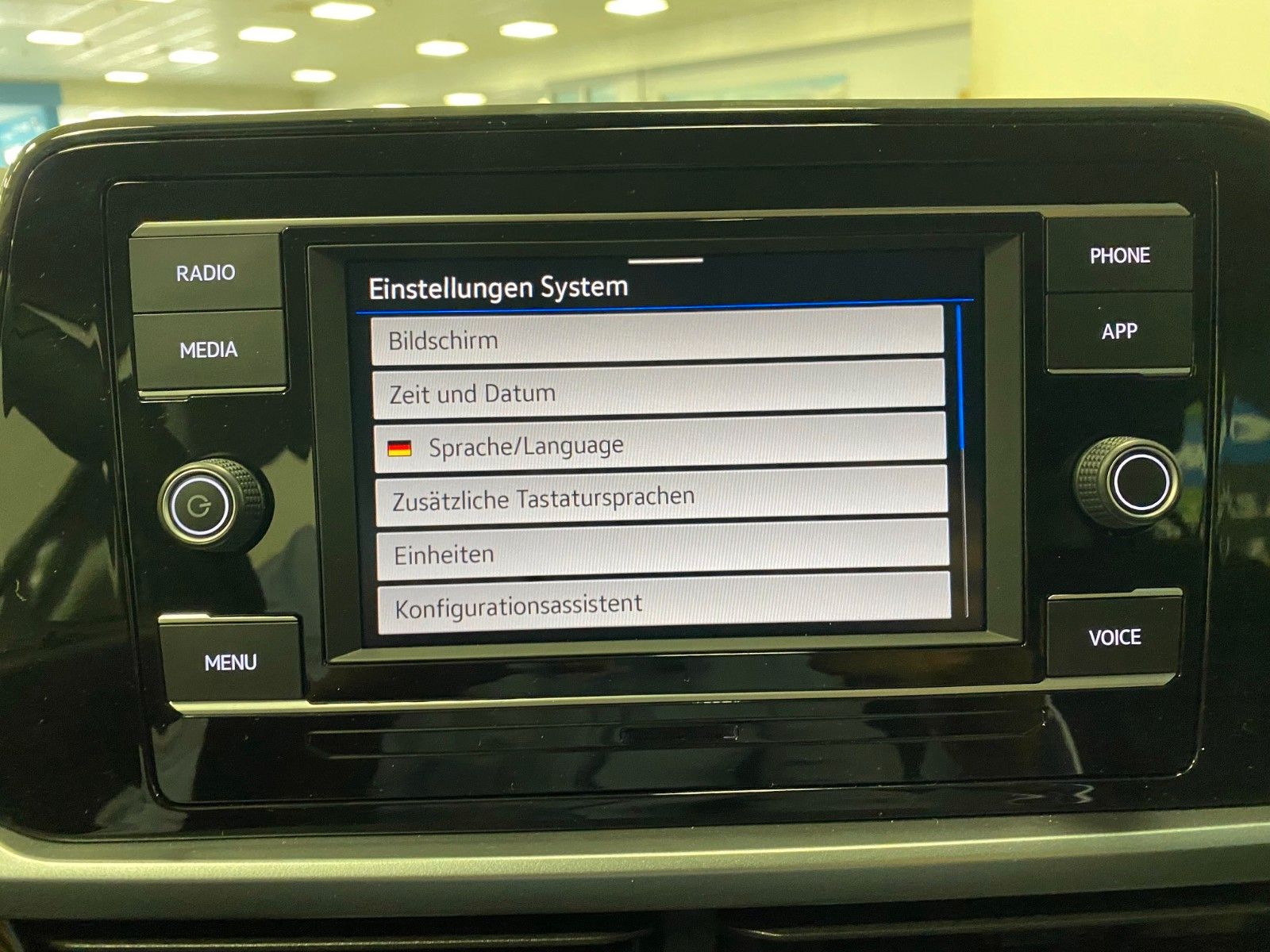 Fahrzeugabbildung Volkswagen T-Roc 1.0 TSI LIFE+SITZHEIZUNG+PARKHILFE+ALU+LED