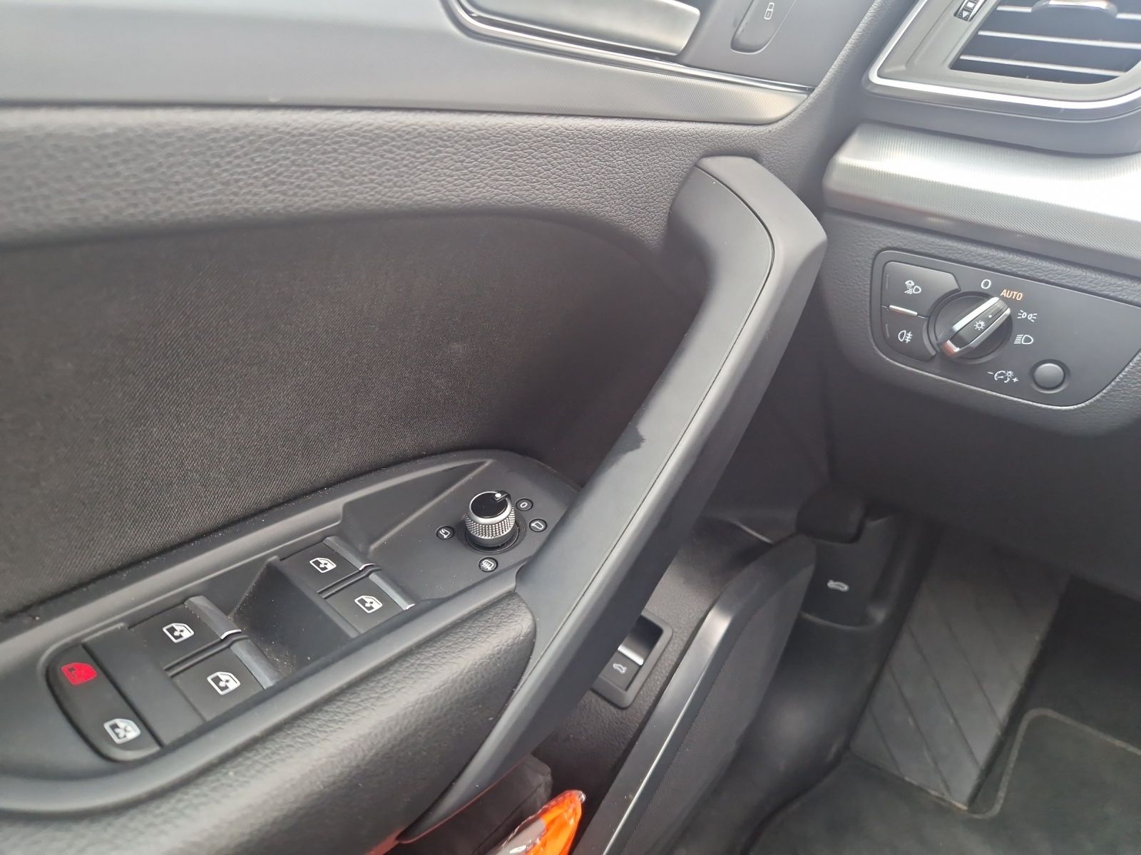 Fahrzeugabbildung Audi Q5 40 TDI quattro S line Navi RearView