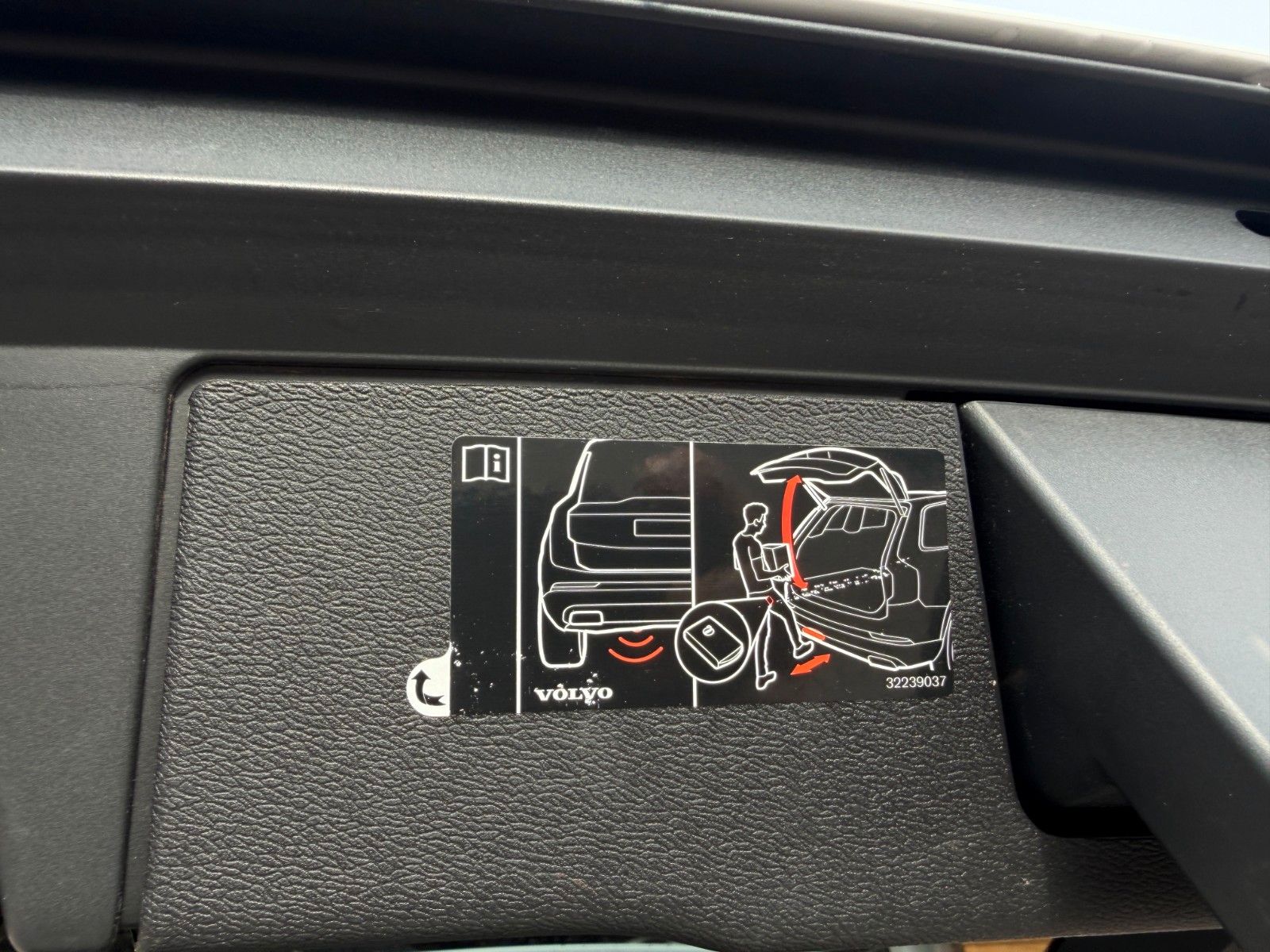 VOLVO XC 60 XC60 R Design AWD 360°/PANO – Ansicht 18