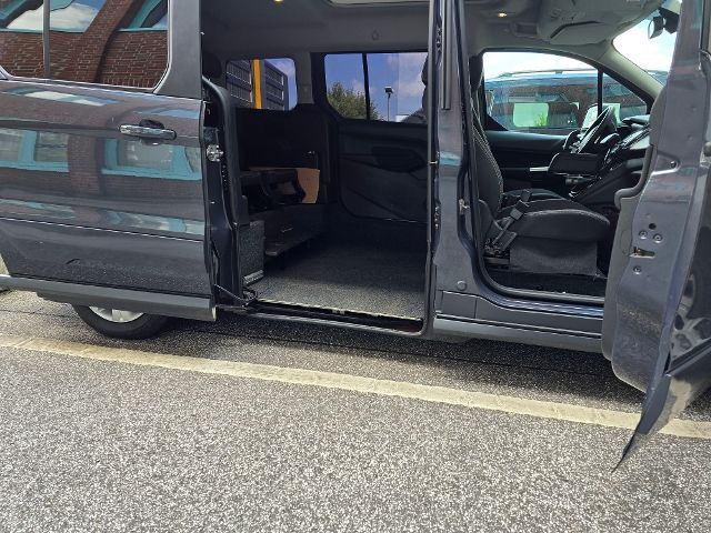 Fahrzeugabbildung Ford Grand Tourneo Connect Paravan Selbstfahrer Rolli