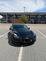 Tesla Model 3 Allradantrieb mit Dualmotor Performa...