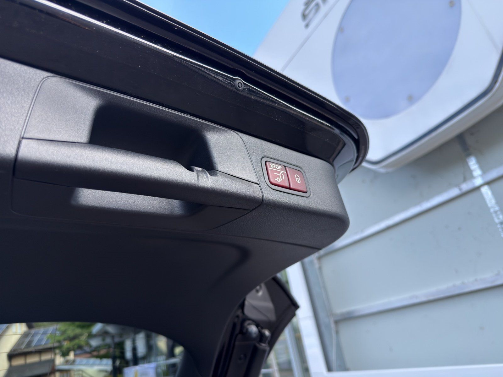 Fahrzeugabbildung Mercedes-Benz B 220 4M AMG Premi+ AHK Memo MLED Pano HUD KeyGo