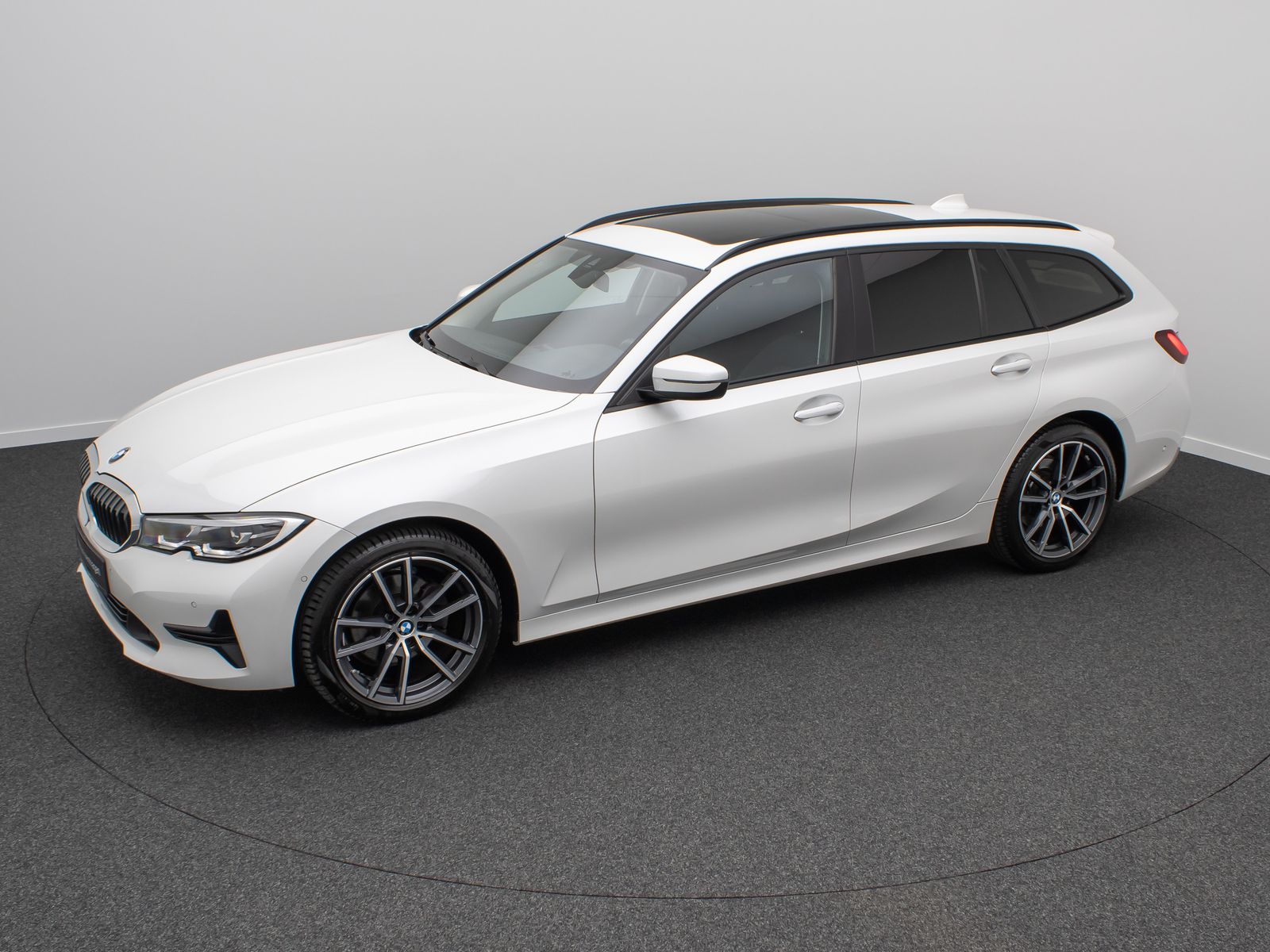 Fahrzeugabbildung BMW 320d DAB Kamera HiFi Memory LED Panorama 18Zoll