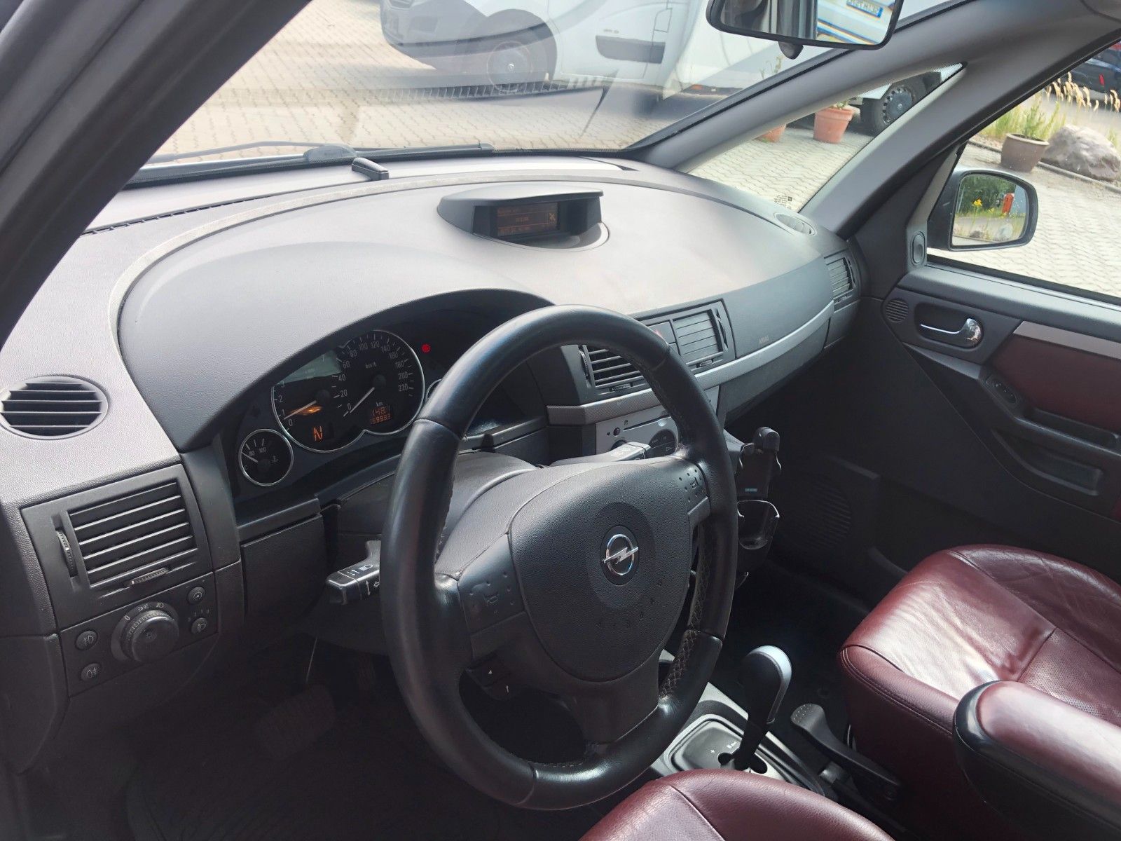 Fahrzeugabbildung Opel Meriva Cosmo Automatik Leder Navi