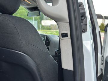 Mercedes V 220 - 11