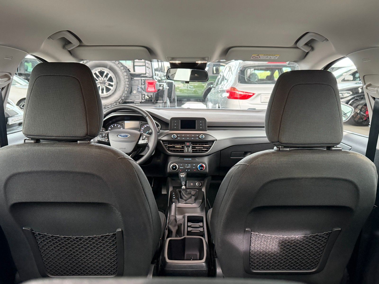 Fahrzeugabbildung Ford Focus Limousine 1.0 Trend  "Winter-Paket  Klima"