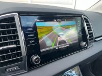 SKODA Karoq 1.5 TSI DSG Selection PANO KAM AHK 5JGAR bei Autohaus Landmann & Maier OHG
