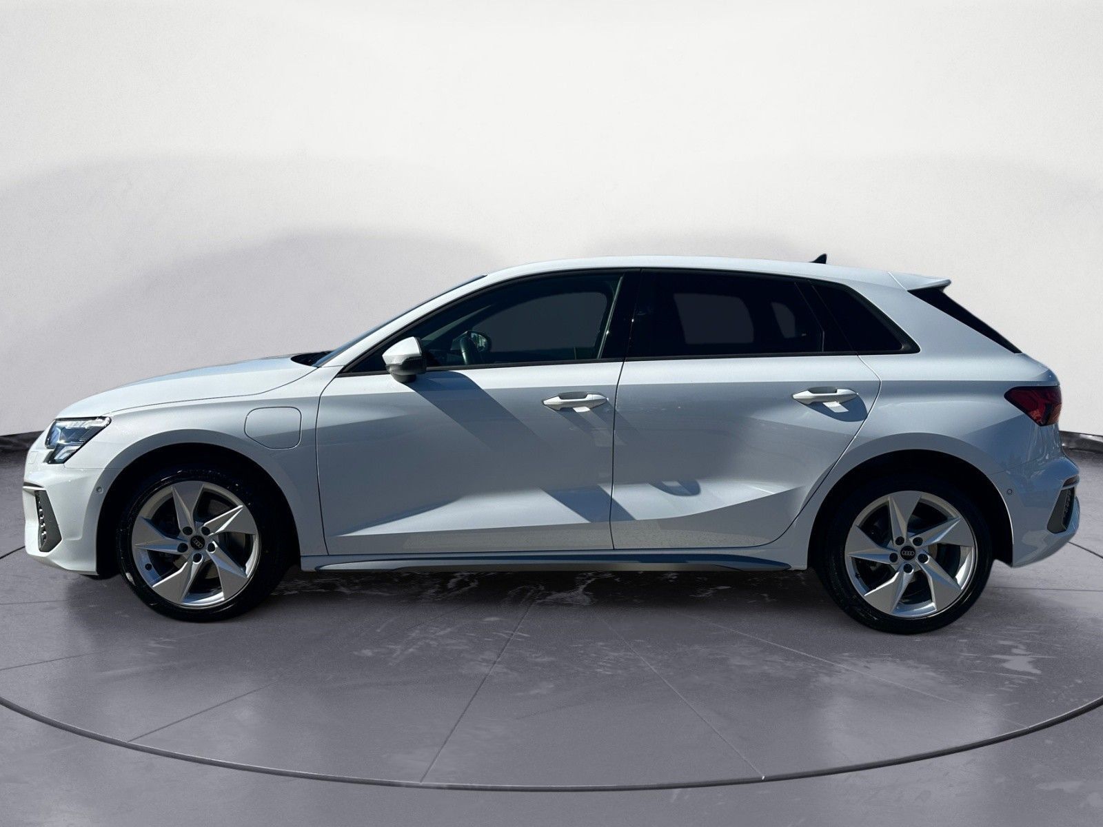 Audi A3 Sportback 40 TFSIe S-tronic S-Line ACC Navi imagem 3