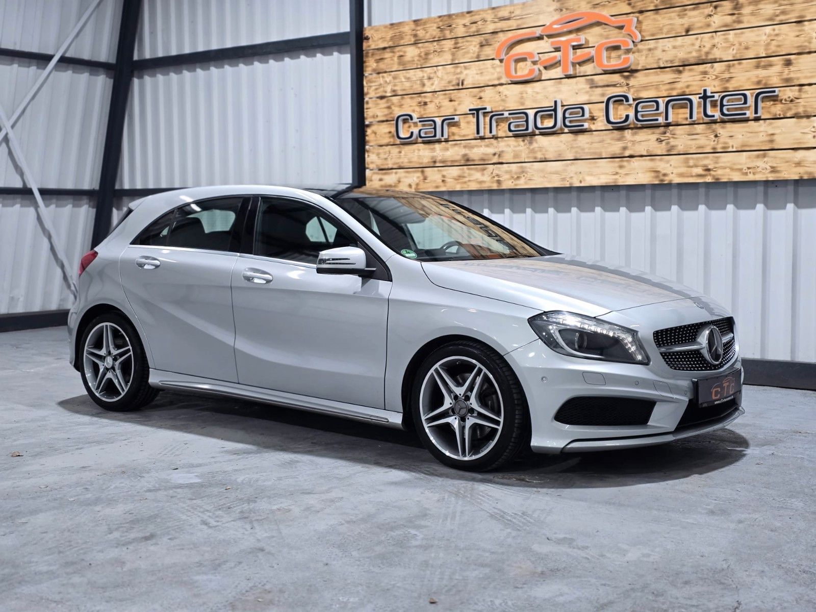 Fahrzeugabbildung Mercedes-Benz A250 AMG-Line/Panorama/Navi/8fach/TÜV-NEU
