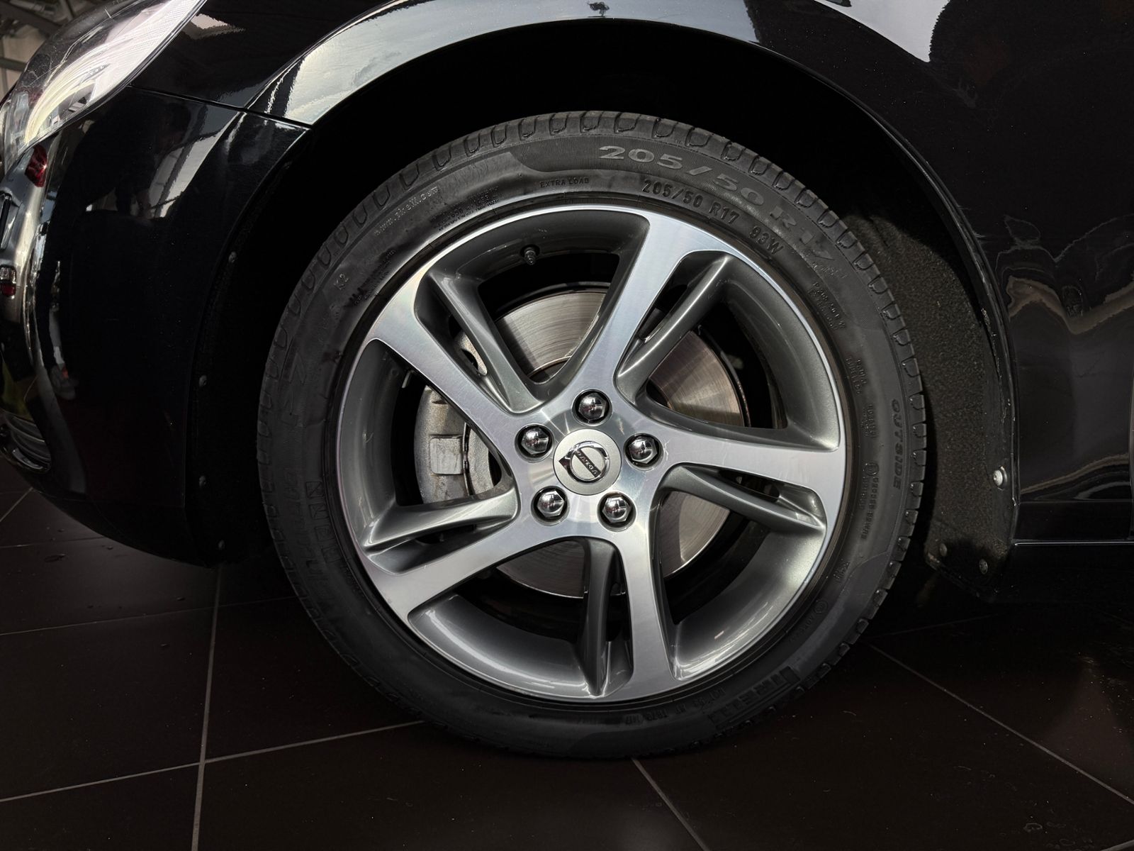 Fahrzeugabbildung Volvo V40 T3 Momentum RFK LED NAVI