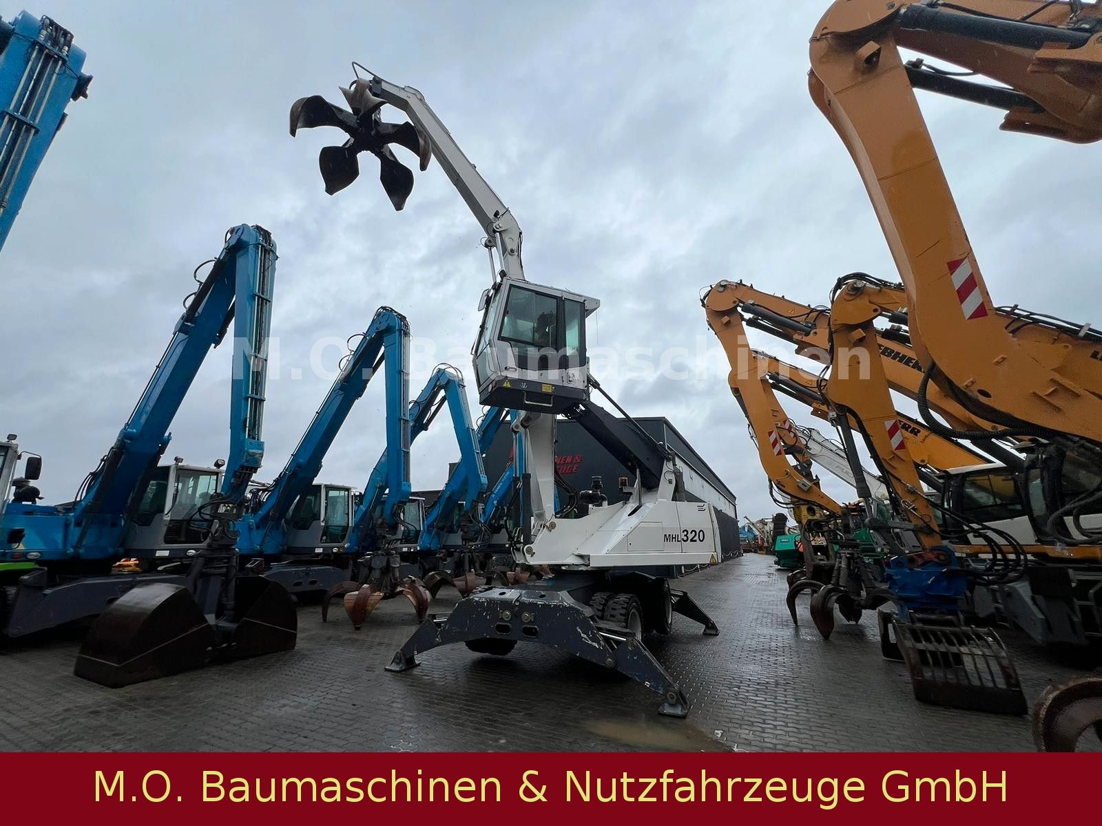 Fahrzeugabbildung Fuchs Terex MHL 320 / Polyp/ Liftkabine/