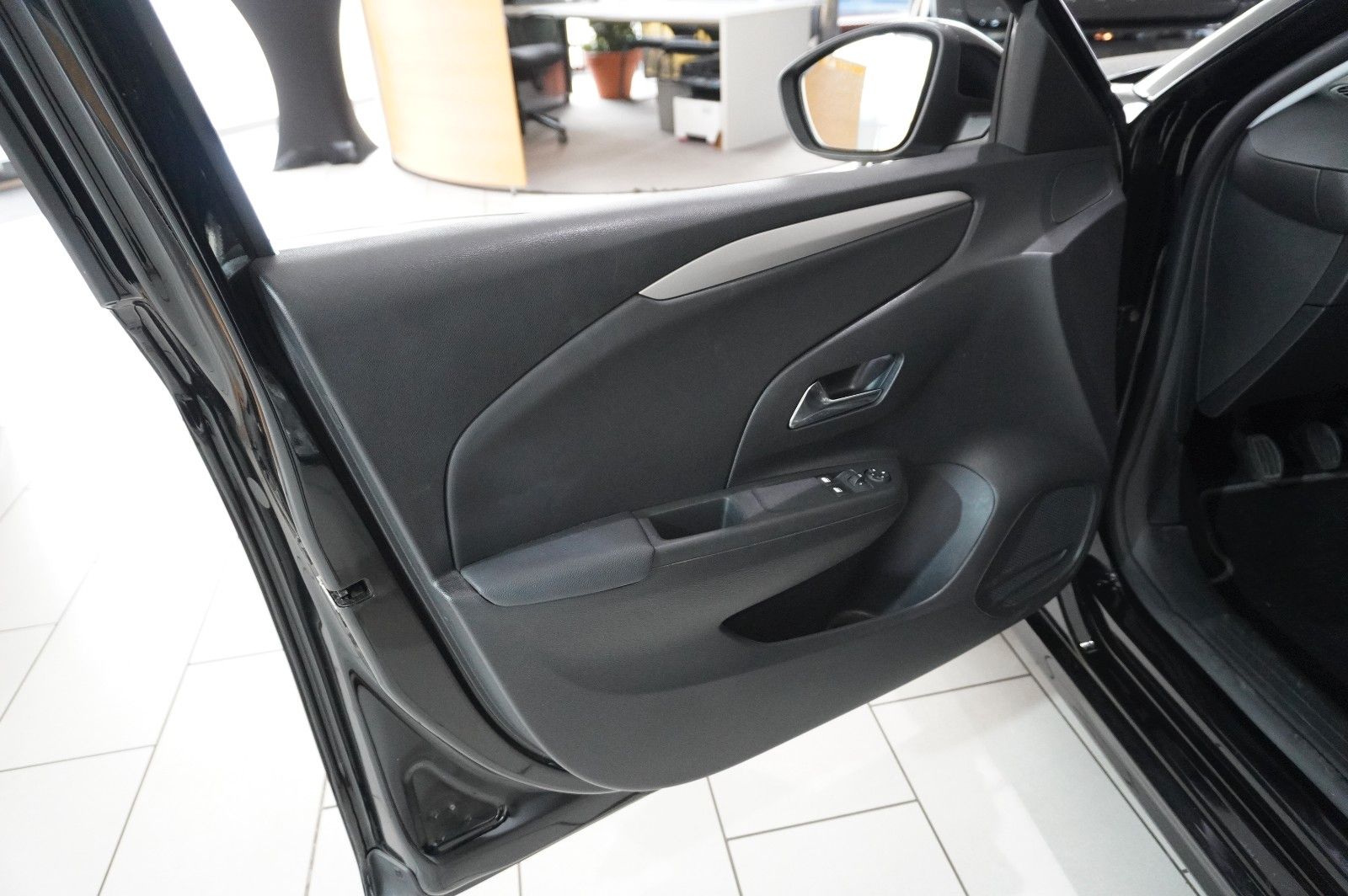 Fahrzeugabbildung Opel Corsa F 1.2 EDITION NAVI/TEMP/PDC/SPORT/DAB+