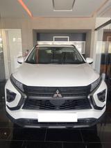 Mitsubishi Eclipse Cross Plug-In Hybrid 4WD Basis - Mitsubishi Eclipse Cross Basis mit Hybrid-Antrieb (Benzin/Elektro)