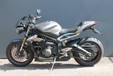 Triumph Street Triple RS mit Öhlins Federbein und Tiefer - Triumph Street Triple R