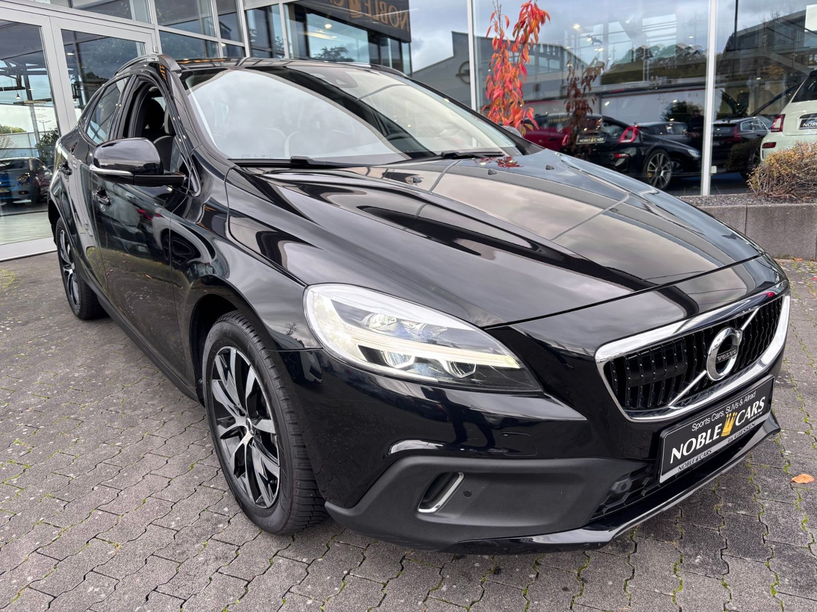 Fahrzeugabbildung Volvo V40 Cross Country Momentum LED NAVI ALU