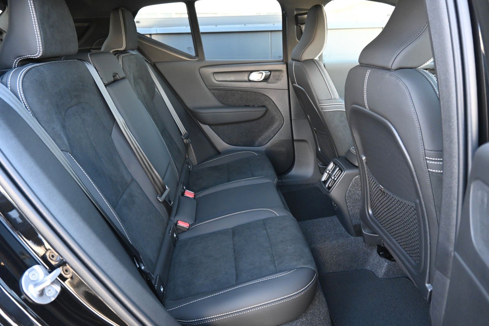Fahrzeugabbildung Volvo XC40 B4 DKG Plus Dark*STDHZG*360*Pixel*ACC