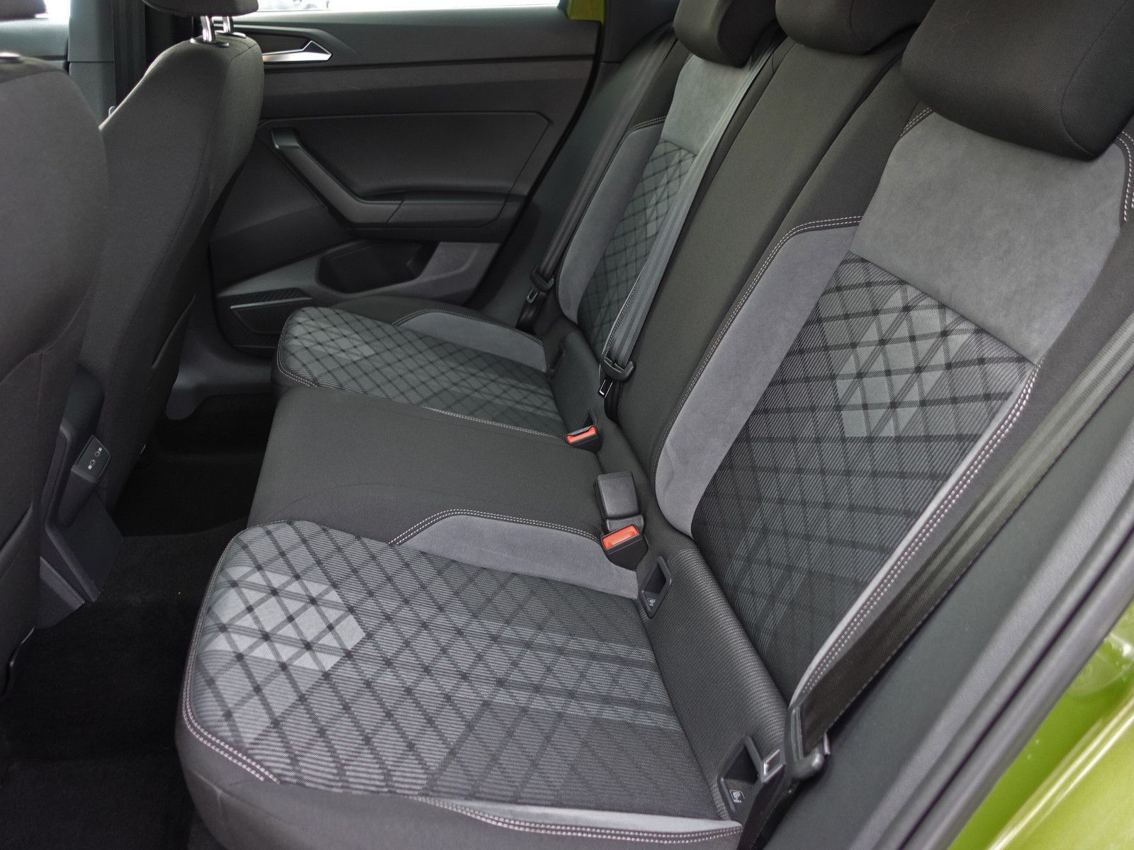 Fahrzeugabbildung Volkswagen Taigo 1.5 TSI DSG R-Line Black Style AHK Assist