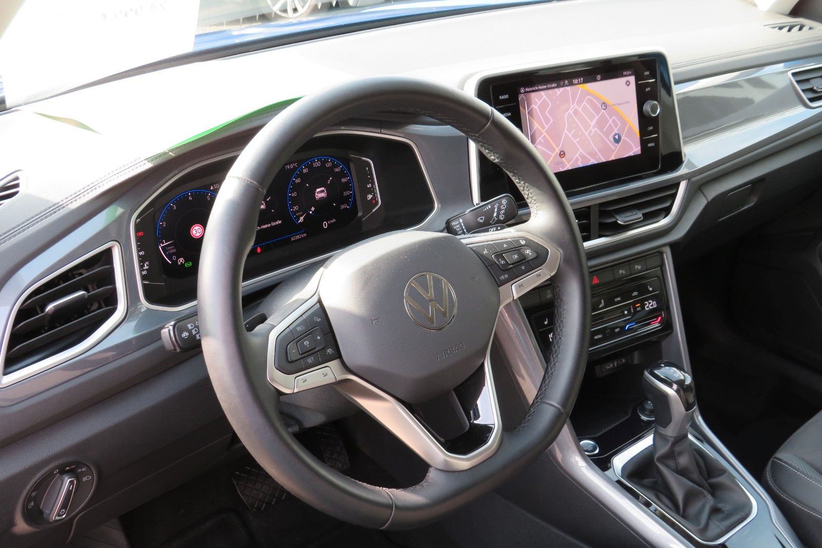 Fahrzeugabbildung Volkswagen T-Roc Style KAMERA ACC NAVI APP SITZH DIGI-COPI