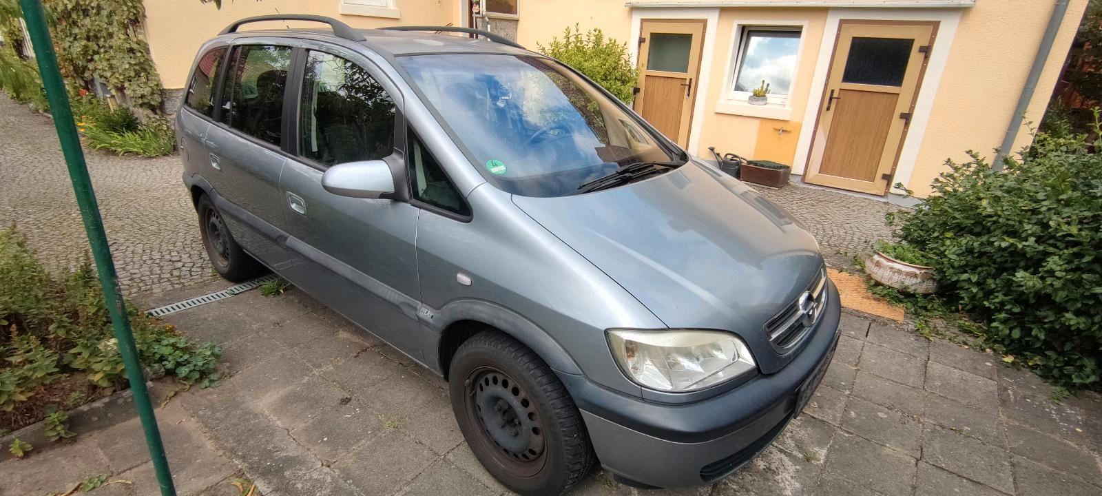 Opel Zafira 2004 — салон
