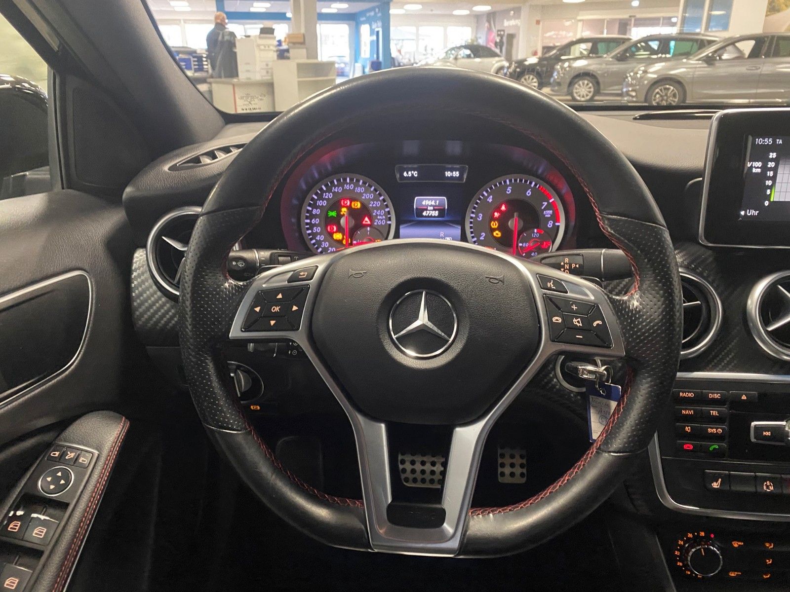 Fahrzeugabbildung Mercedes-Benz A 180 StreetStyle+NAVI+18"+AMG Optik Paket+DCT+