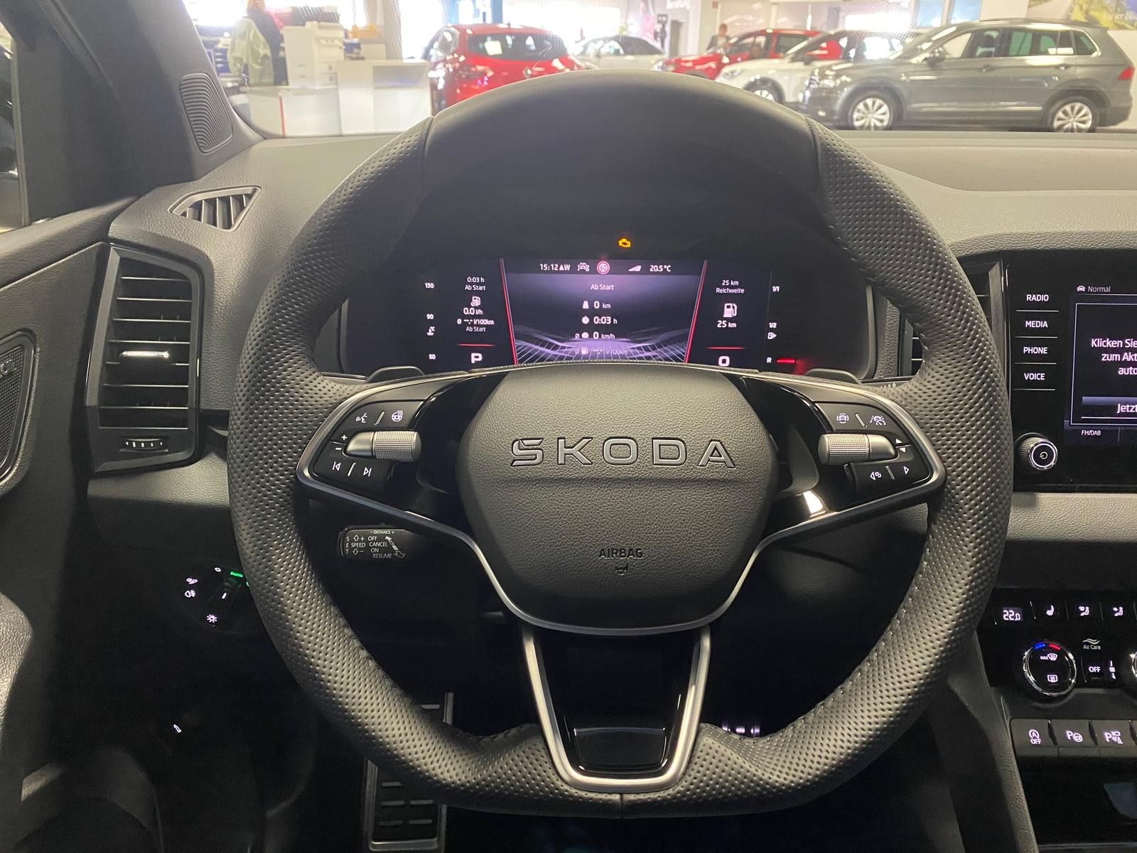Fahrzeugabbildung SKODA Karoq 1.5 TSI SPORTLINE+5J GA+MATRIX+ACC+360+AHK