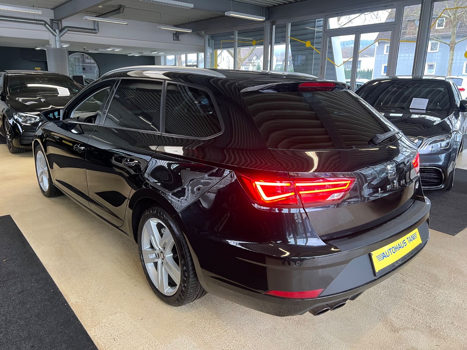 Fahrzeugabbildung SEAT Leon ST FR *AMBIENTE*KAMERA*CARPLAY*