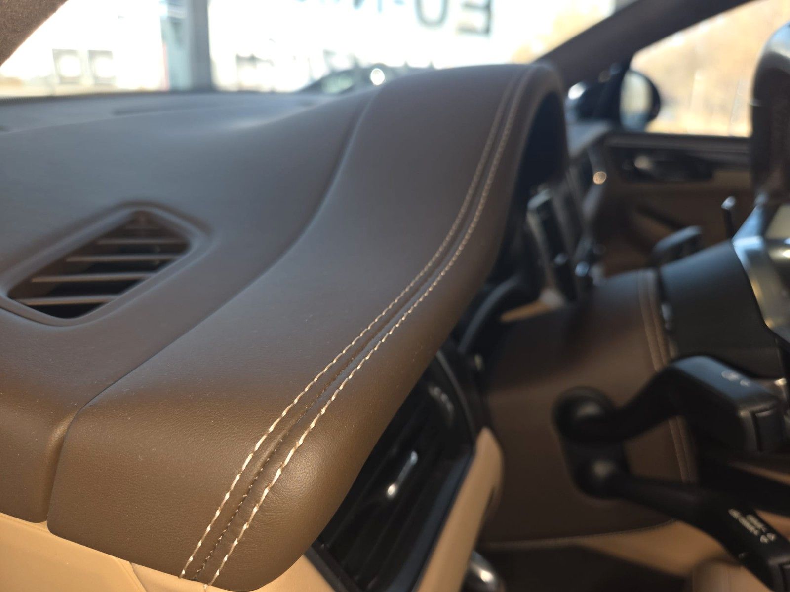 Fahrzeugabbildung Porsche Macan Turbo Scheckheft Porsche Leder exklusive
