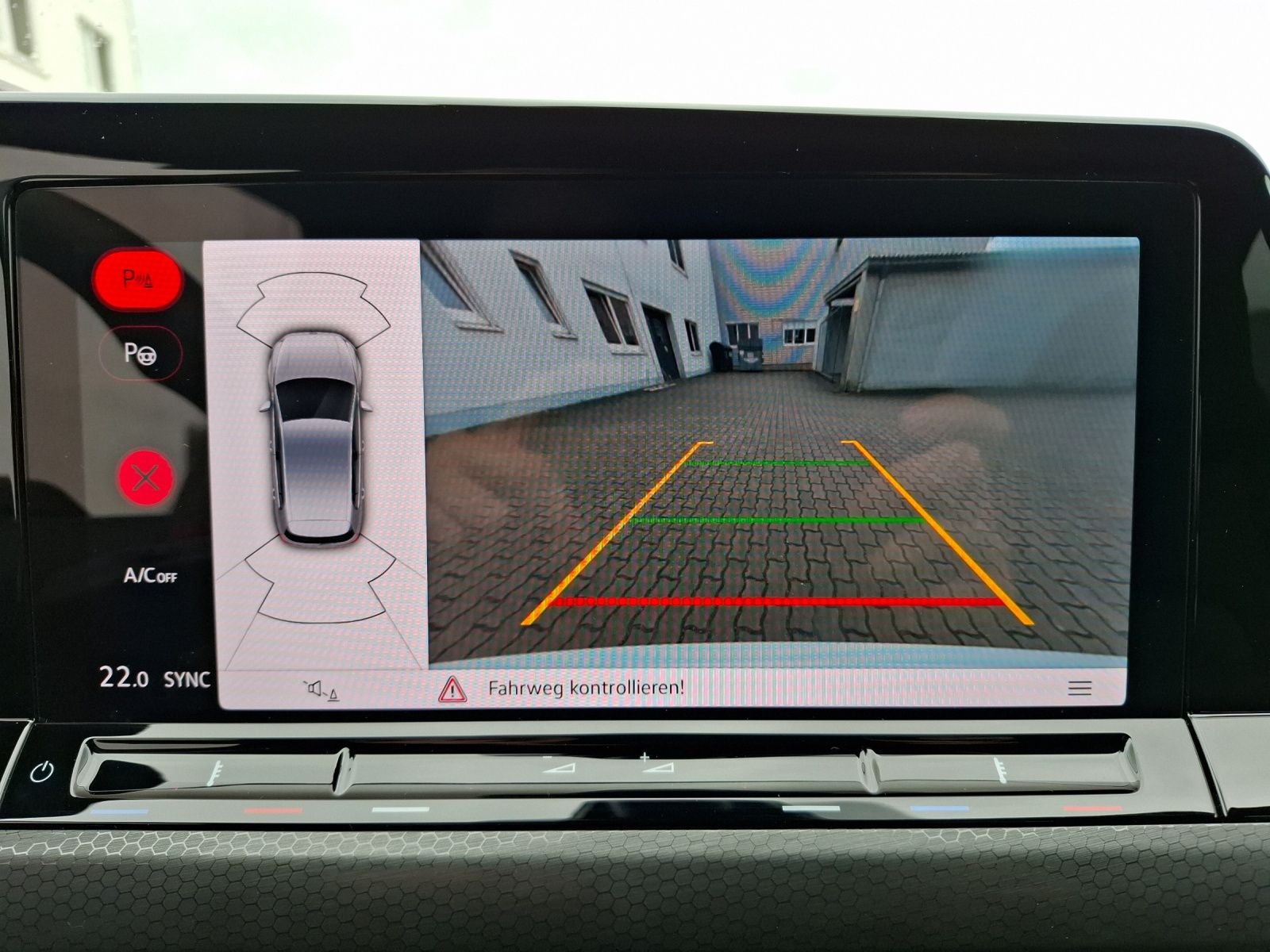 Fahrzeugabbildung Volkswagen Golf VIII GTI 1,99% Matrix AHK Navi AID RFK 19"
